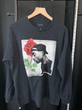 Vintage 2Pac Black Long Sleeve Graphic Sweatshirt with Red Rose